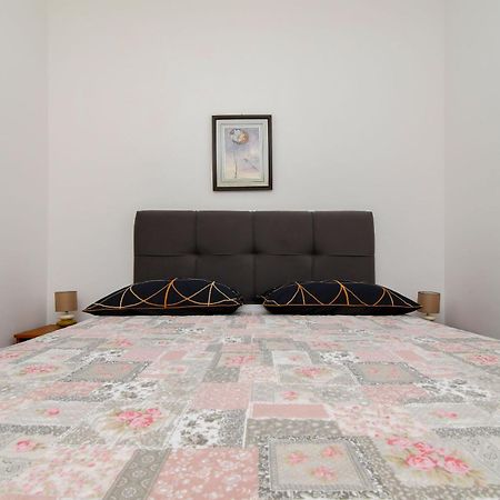 Apartments Biserka - 50 M From Beach トロギール エクステリア 写真
