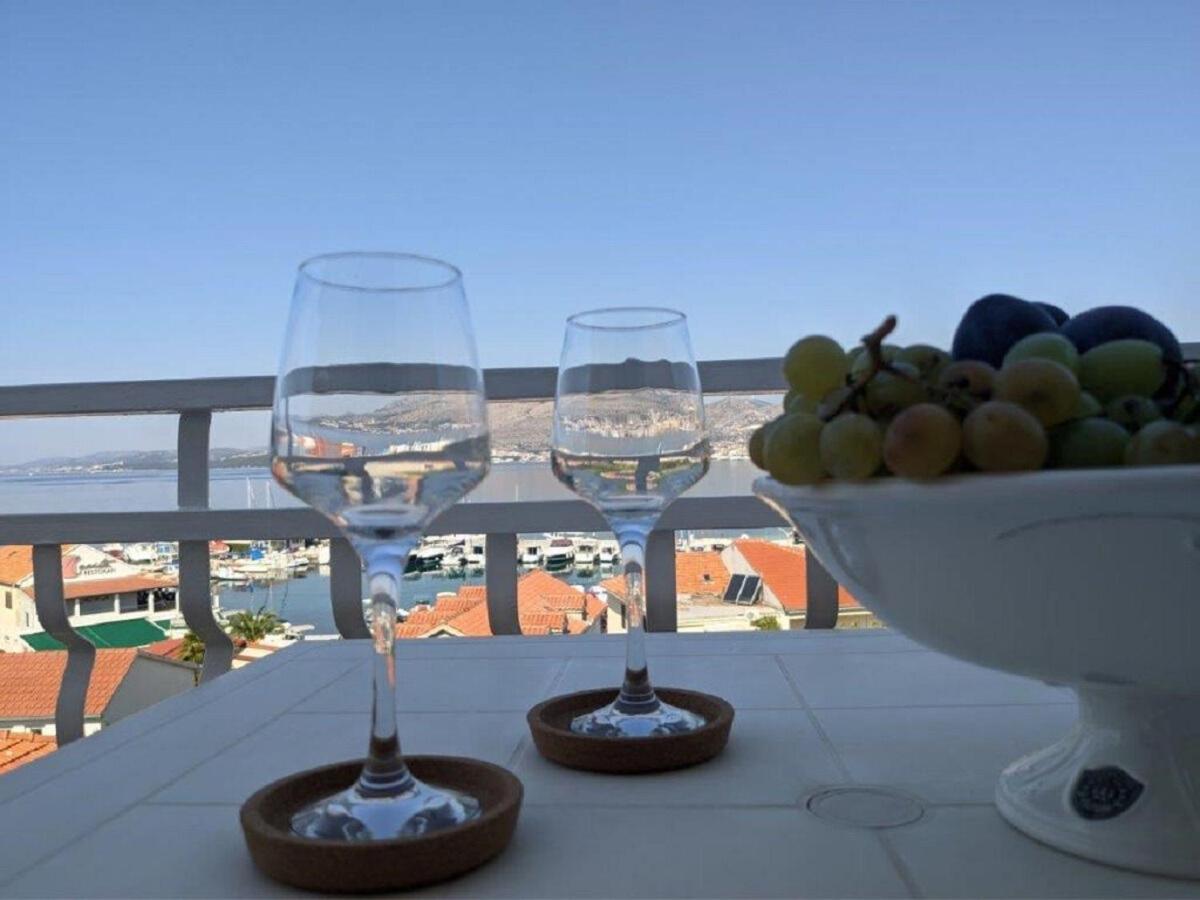 Apartments Biserka - 50 M From Beach トロギール エクステリア 写真