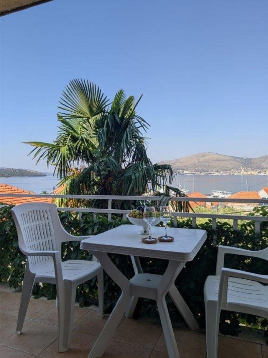 Apartments Biserka - 50 M From Beach トロギール エクステリア 写真