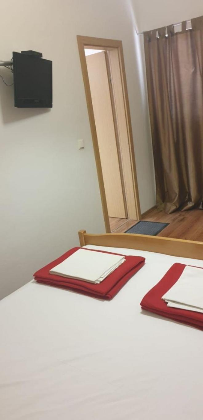 Apartments Biserka - 50 M From Beach トロギール エクステリア 写真