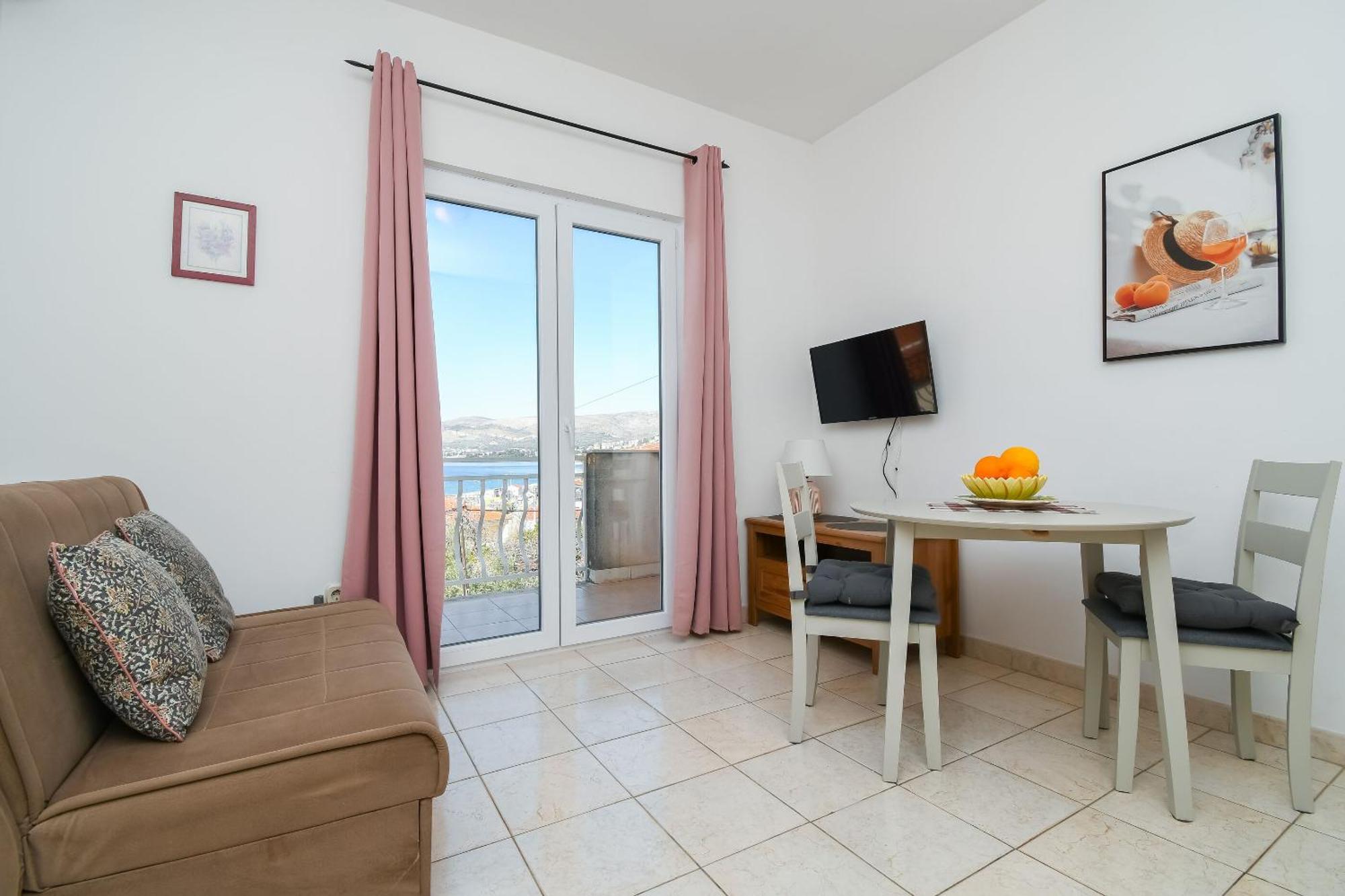 Apartments Biserka - 50 M From Beach トロギール エクステリア 写真