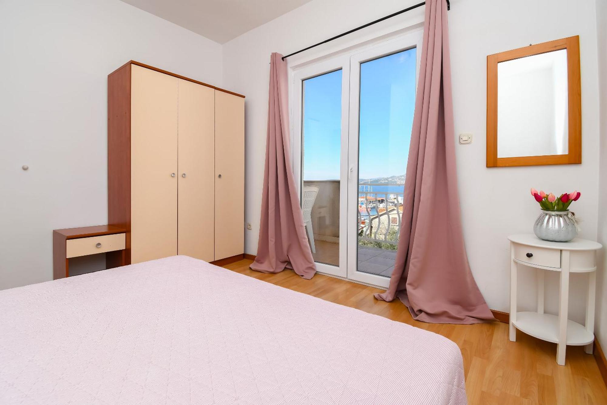 Apartments Biserka - 50 M From Beach トロギール エクステリア 写真