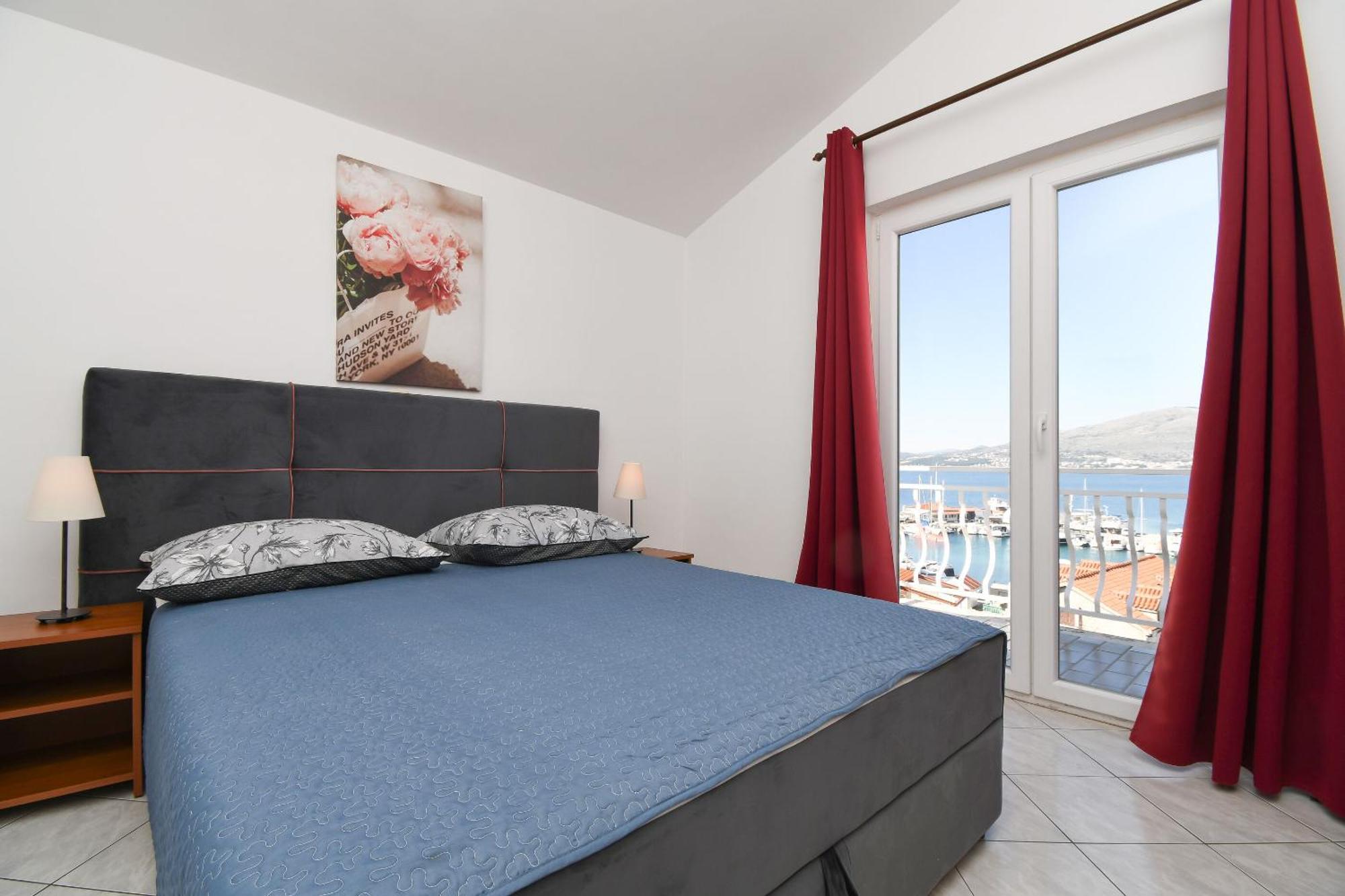 Apartments Biserka - 50 M From Beach トロギール エクステリア 写真