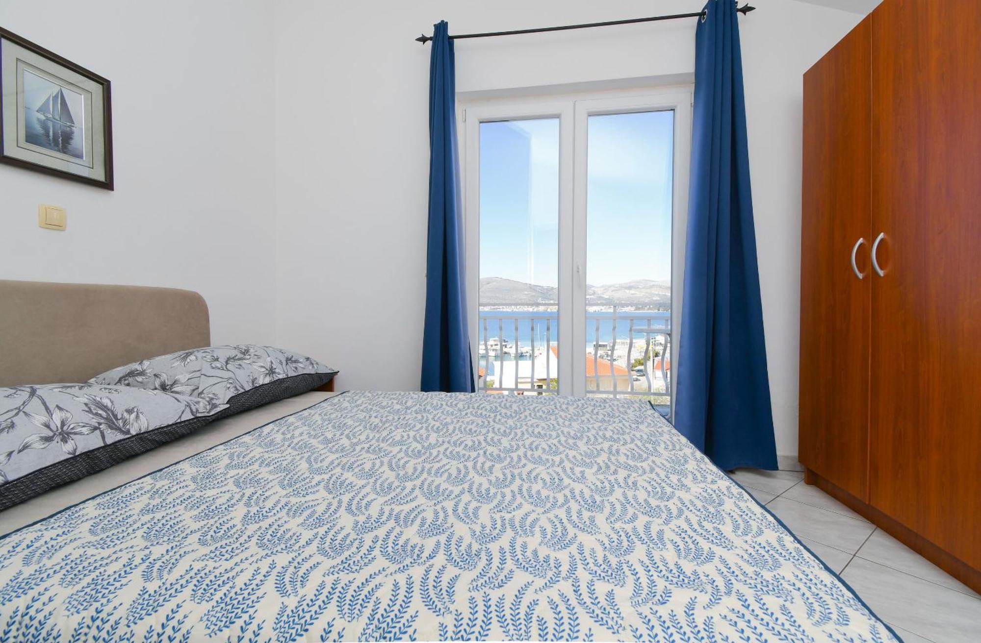 Apartments Biserka - 50 M From Beach トロギール エクステリア 写真