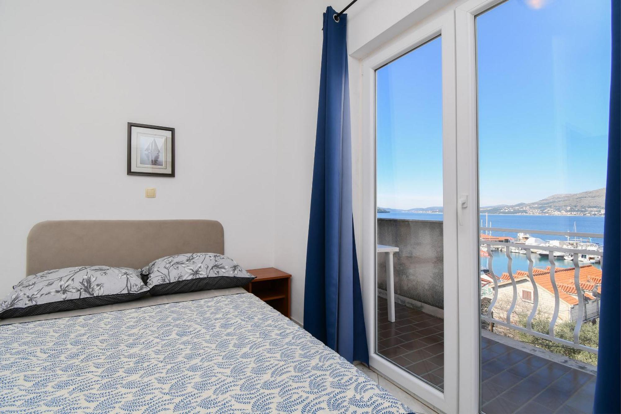 Apartments Biserka - 50 M From Beach トロギール エクステリア 写真