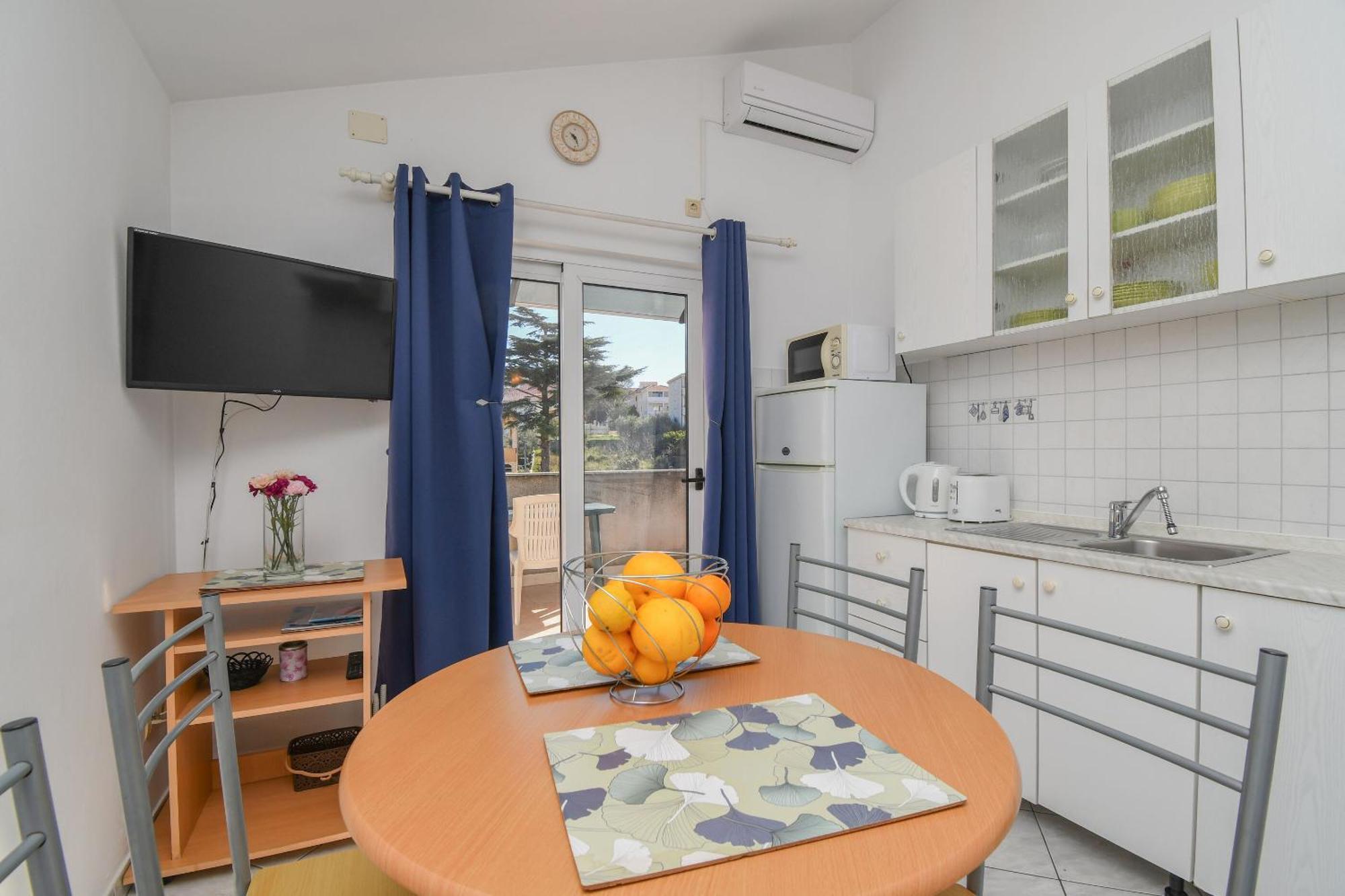 Apartments Biserka - 50 M From Beach トロギール エクステリア 写真