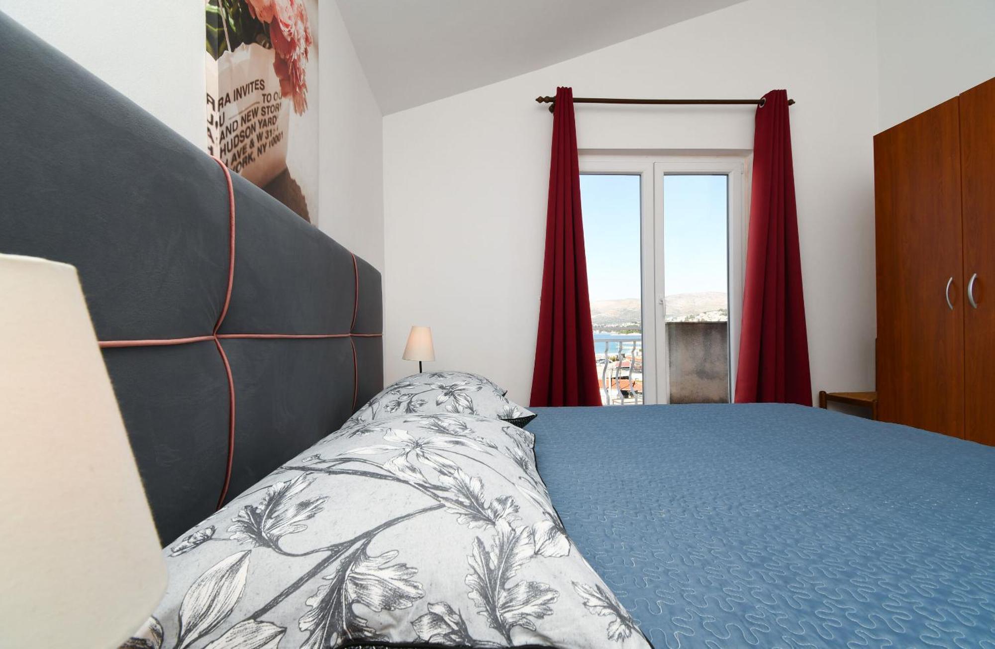 Apartments Biserka - 50 M From Beach トロギール エクステリア 写真