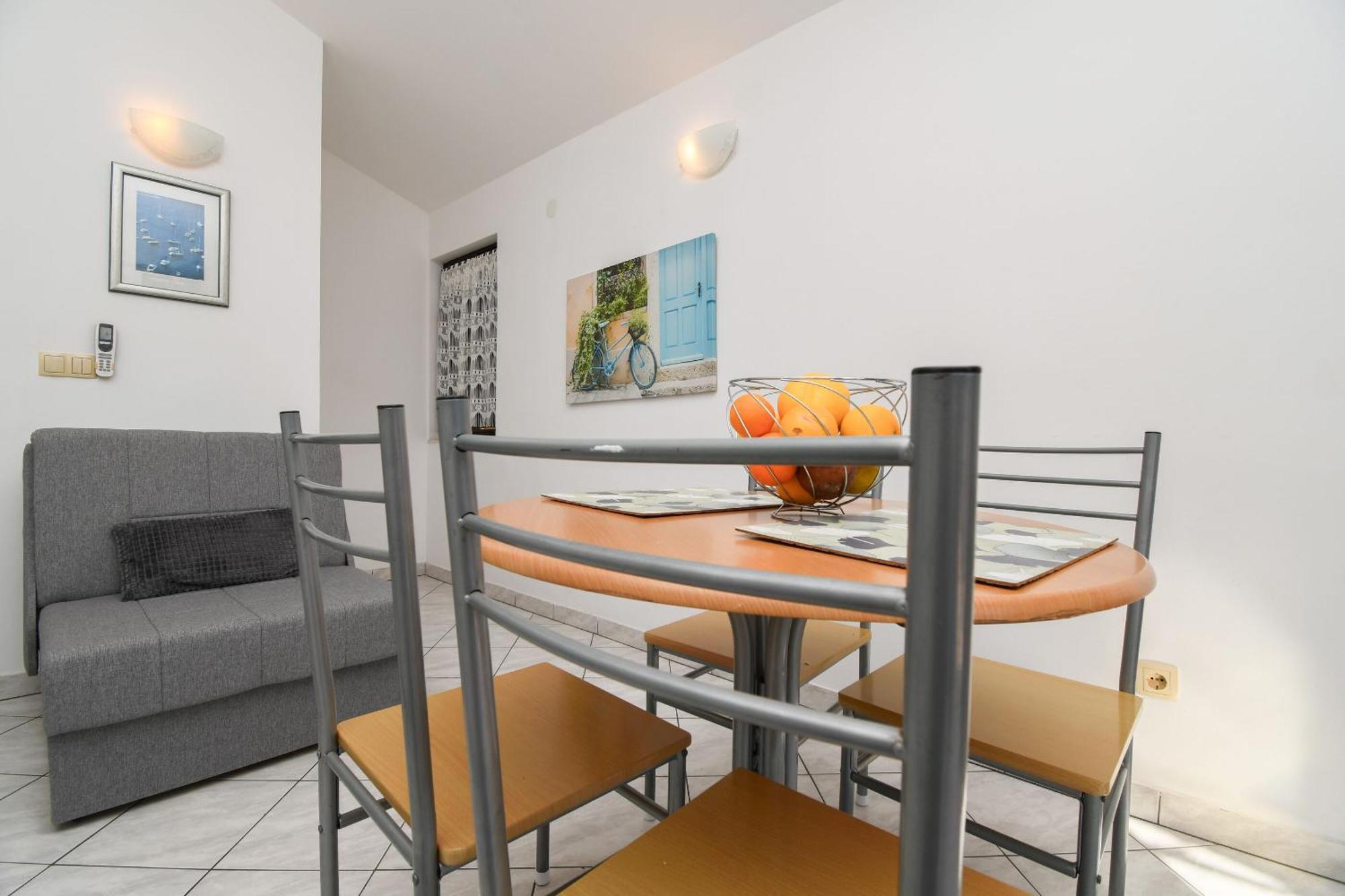 Apartments Biserka - 50 M From Beach トロギール エクステリア 写真