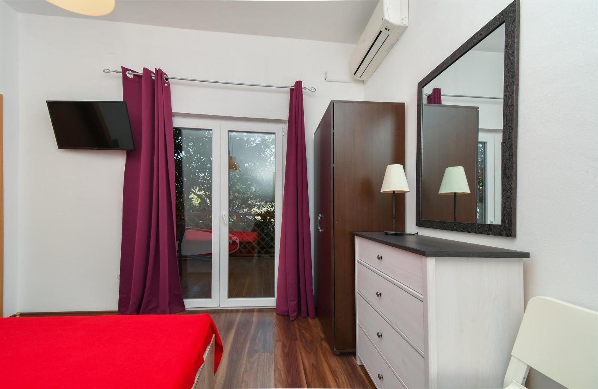 Apartments Biserka - 50 M From Beach トロギール エクステリア 写真